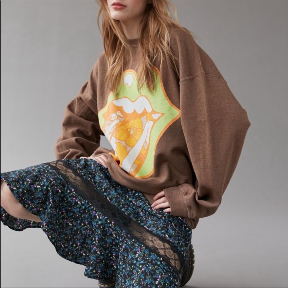 NEW! Urban Outfitters graphic sweatshirt NWT - Picture 3 of 8